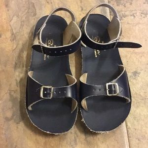 EXCELLENT!! Sun San saltwater sandals